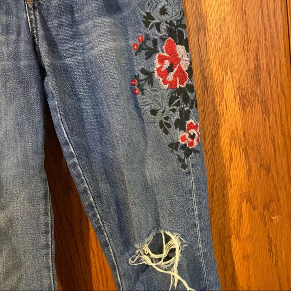 Embroidered Floral Jeans - Picture 3 of 4